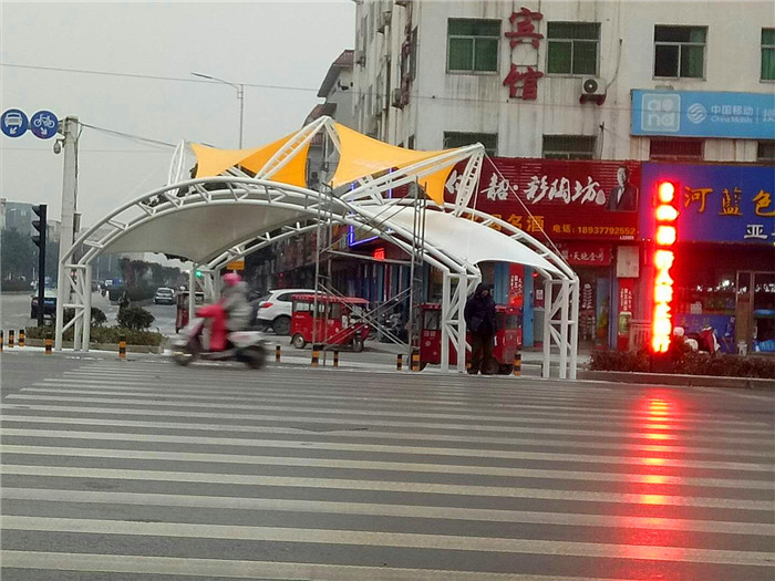 河南南阳交通路口景观膜结构建筑