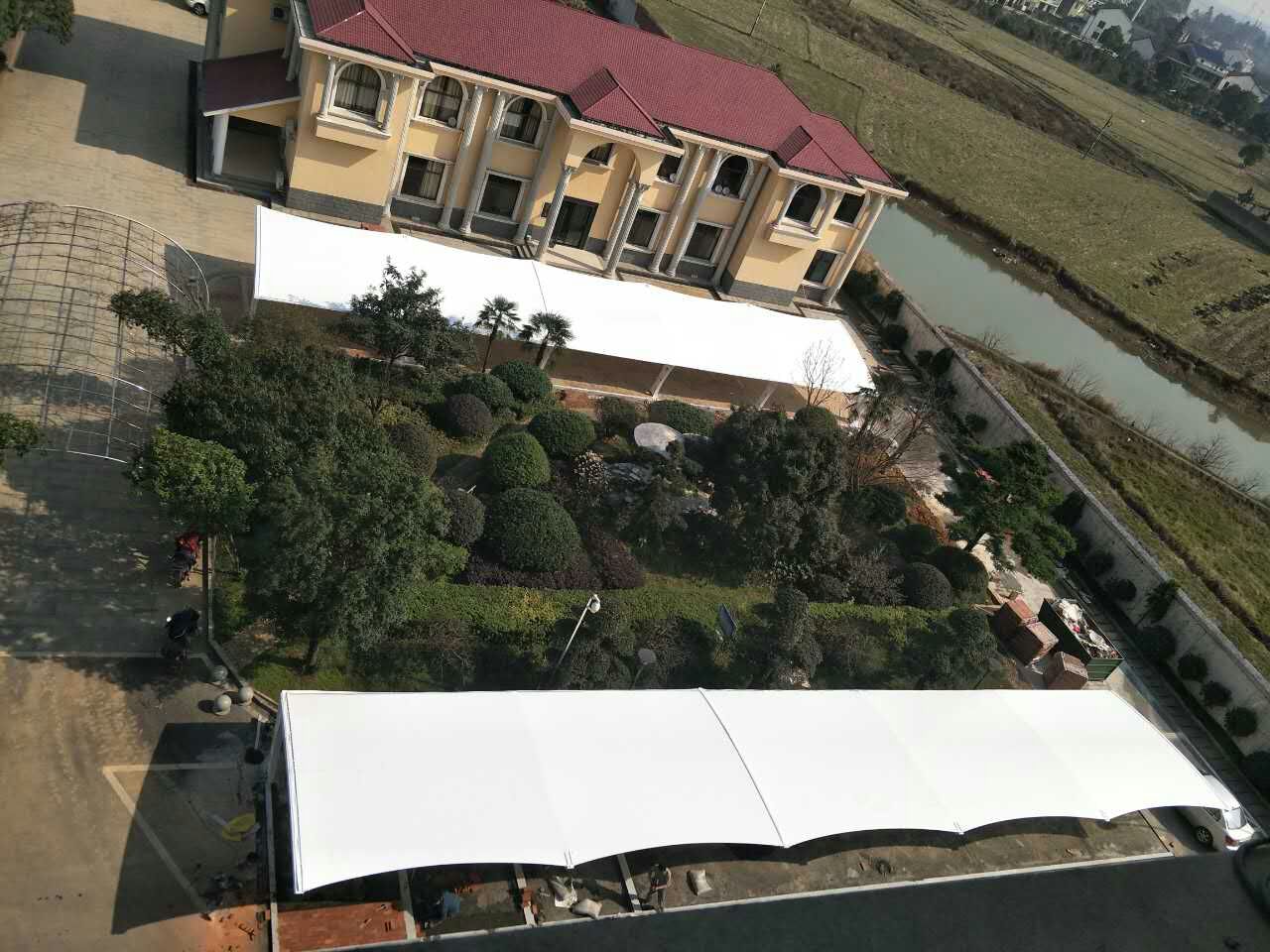 岳阳检察院停车棚膜结构工程(图2)